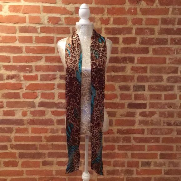 Bebe versatile satin leaped scarf. - Picture 3 of 6